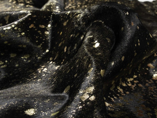 5' X 7' Black And Gold Cowhide Cowhide Print Area Rug