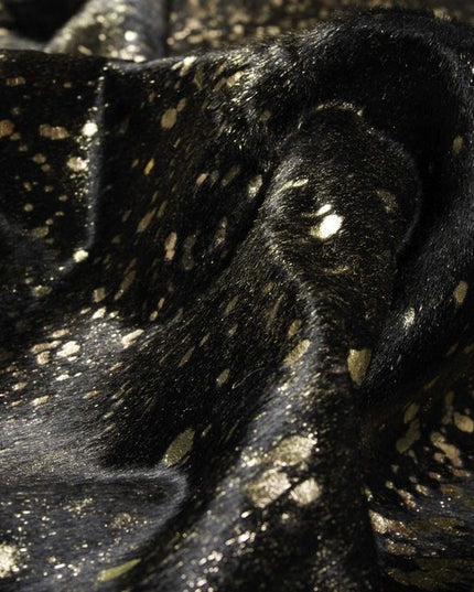 5' X 7' Black And Gold Cowhide Cowhide Print Area Rug