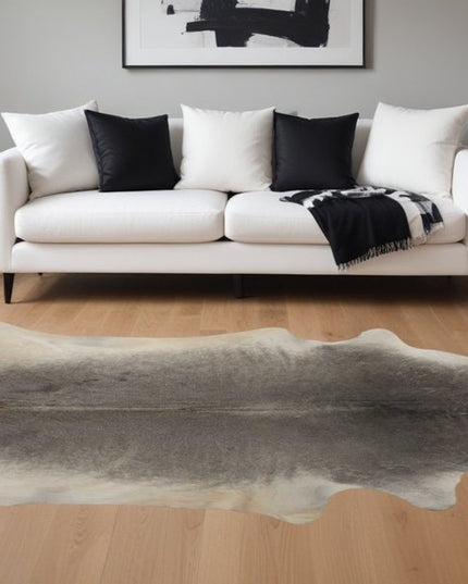 5' X 7' Black And Gold Cowhide Cowhide Print Area Rug