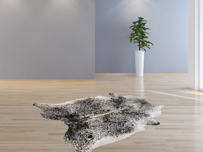 5' X 7' Black And White Cowhide Area Rug