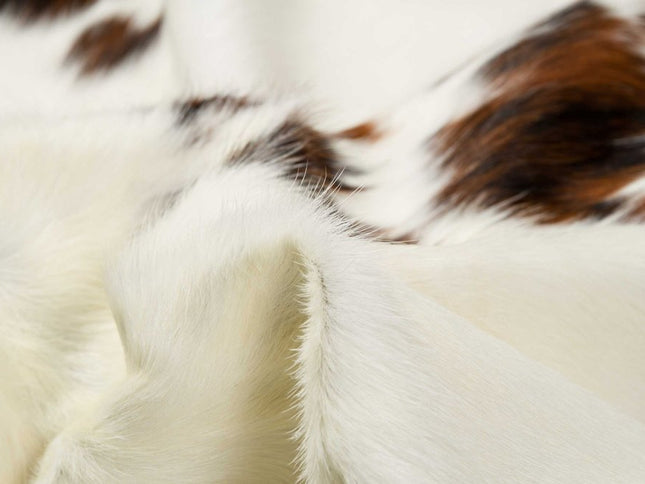 5' X 7' Black And White Cowhide Area Rug