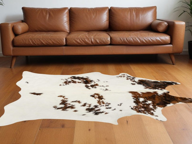 5' X 7' Black And White Cowhide Area Rug