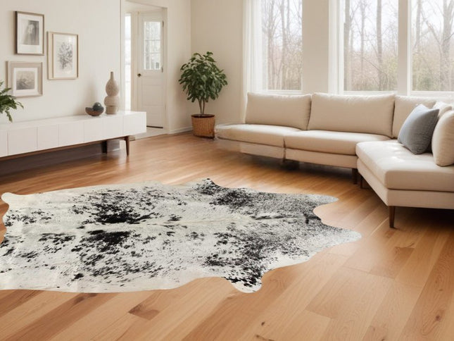 6' X 7' Black And White Cowhide Area Rug