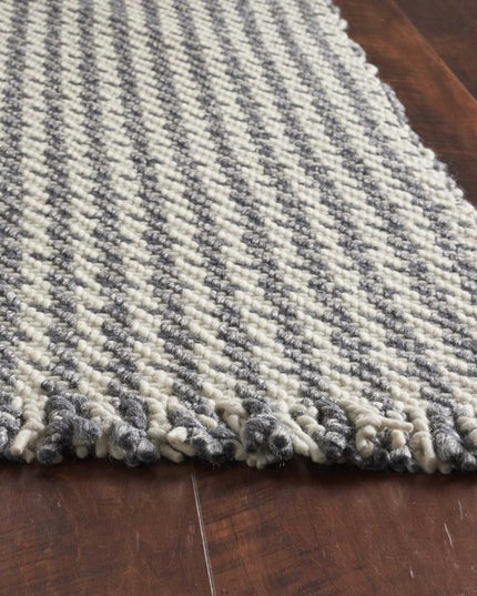 7' X 9' Gray and Ivory Wool Hand Woven Area Rug
