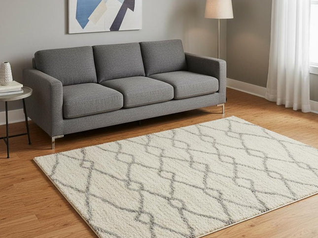 5' X 8' Ivory And Gray Chain Area Rug