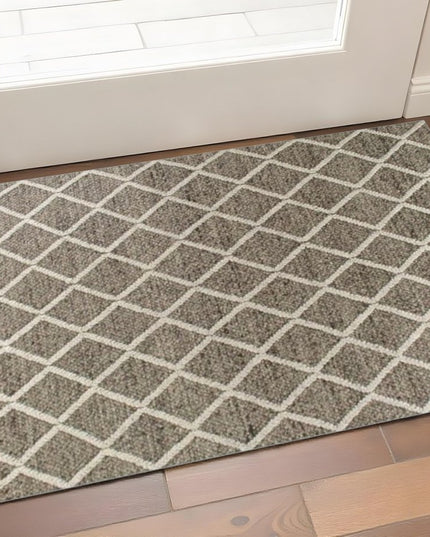 8' X 10' Dark Gray And Ivory New Zealand Lambs Wool Diamond Hand Woven Area Rug