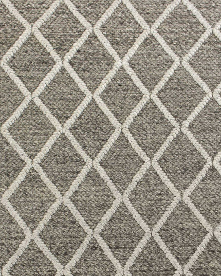 8' X 10' Dark Gray And Ivory New Zealand Lambs Wool Diamond Hand Woven Area Rug