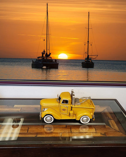 c1926 Pennzoil Tow Truck Yellow Model Sculpture