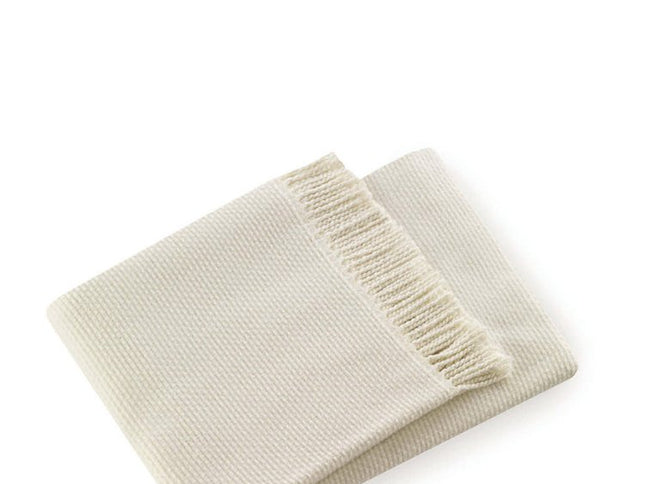 Soft Creamy White Links Pattern Throw Blanket