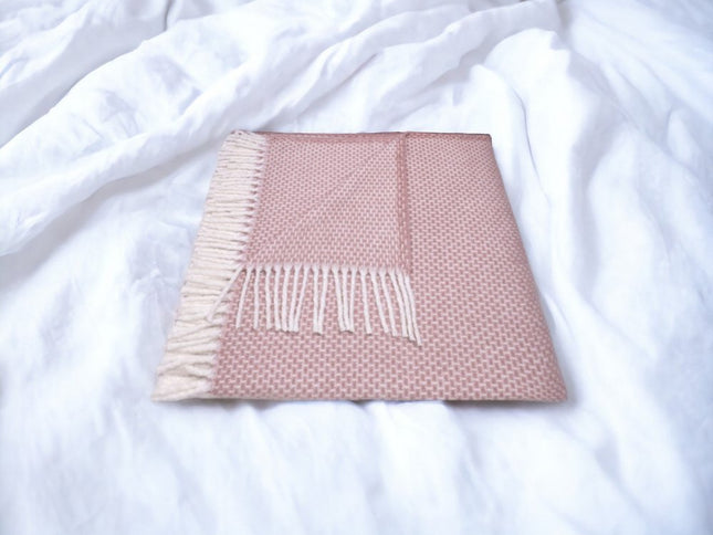 Soft Dusty Rose Links Pattern Throw Blanket
