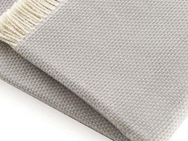 Soft Light Gray Links Pattern Throw Blanket
