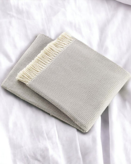 Soft Light Gray Links Pattern Throw Blanket