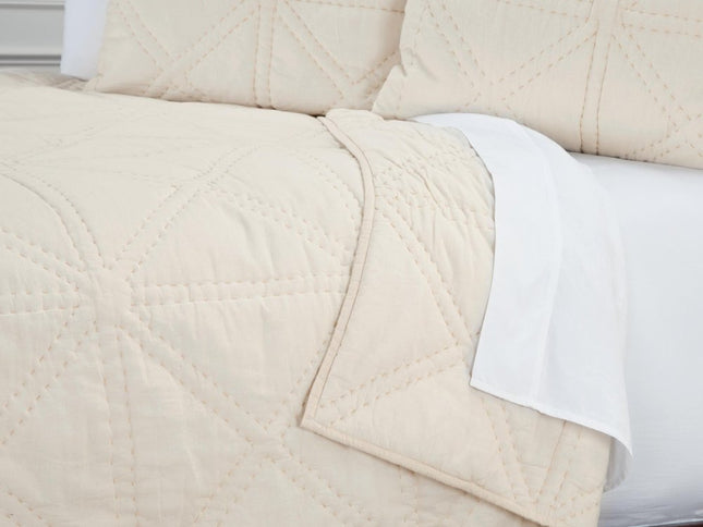 Set of Three Ivory Geometric King Quilt