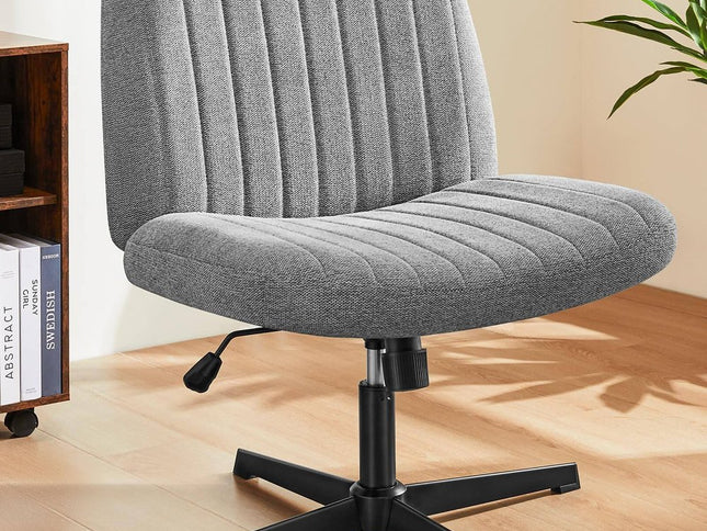 19" Black Tufted Swivel Lounge Chair