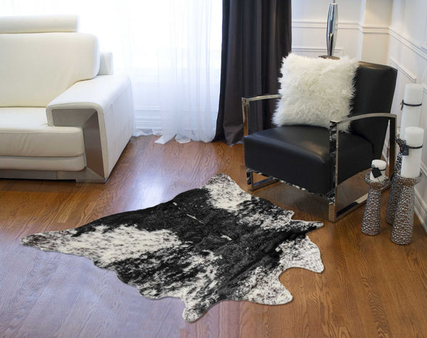 0.8" x 60" x 51" Acrylic Plush Polyester S&amp;P Black White Rug