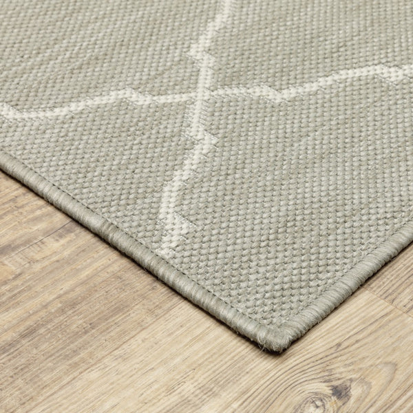 5’x7’ Gray and Ivory Trellis Indoor Outdoor Area Rug