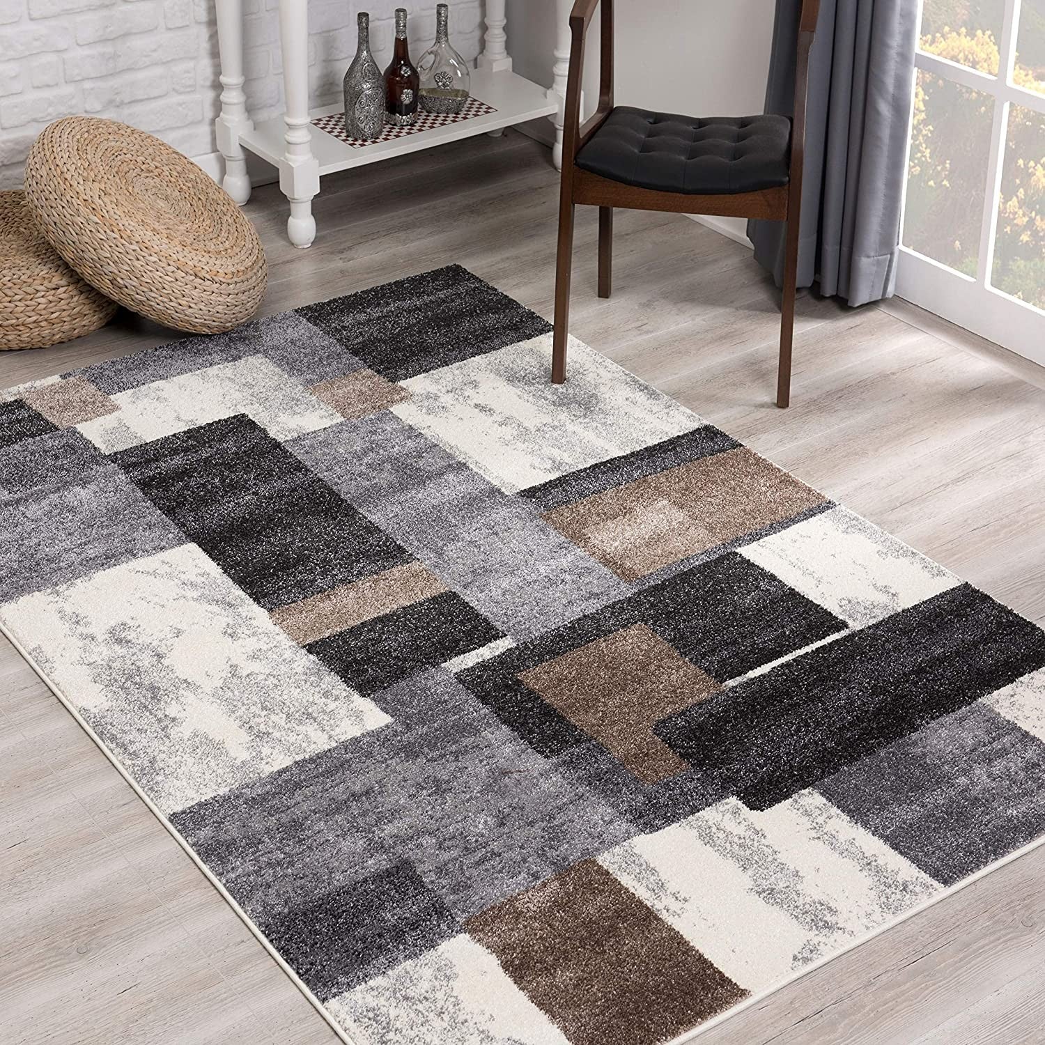 4’ x 6’ Brown Distressed Geometric Area Rug