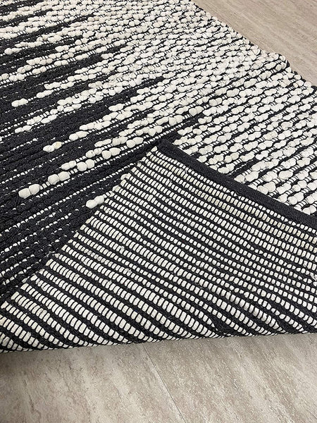 3’ x 4’ Gray and White Transition Area Rug